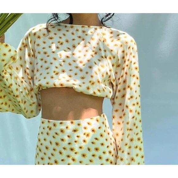 WeWoreWhat Ditsy Daisy Flower Billow LongSleeve Crop Open Back Top L Yellow - Picture 12 of 15